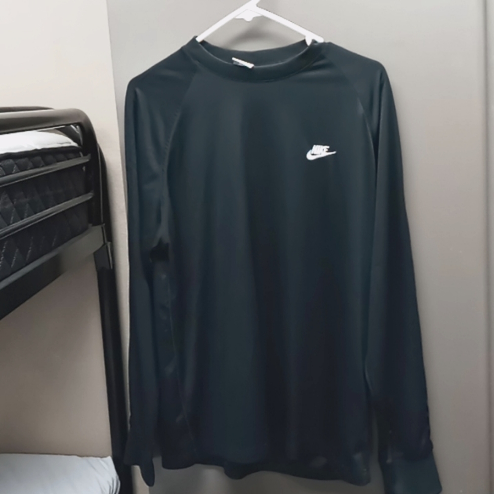 Nike long sleave work out shirt.